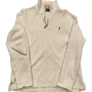 Ralph lauren half zip - Säljer nu en fet polo half zip |  storleken s men passar   typ M | hör av er vid intresse eller funderingar|