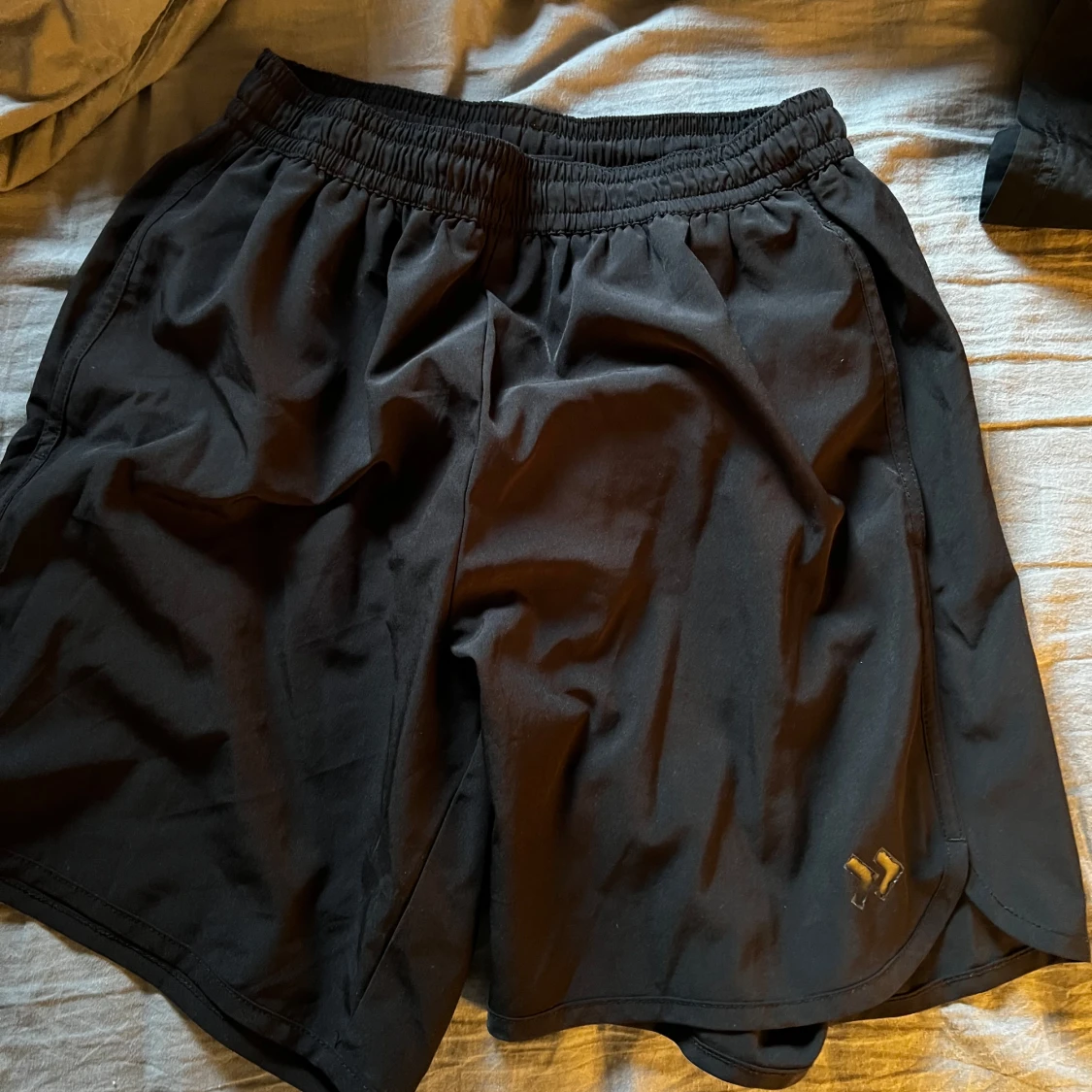 Svarta träningsshorts från Hummel