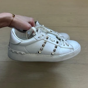 Valentino   - Valentinogaravani, storlek 36❤️