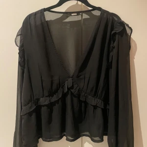 Svart blus - Svart blus i bra skick!