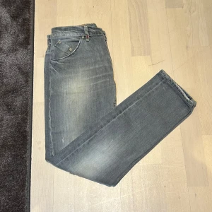 Dondup Jeans - Skick: 9/10 Nypris 2599kr Storlek: 31