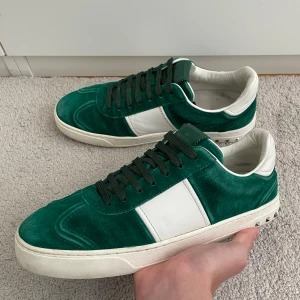Valentino Flycrew skor - Skick 9/10 | Tillbehör: Box och Dustbag | Nypris: +8000, säljer endast för 3999kr!