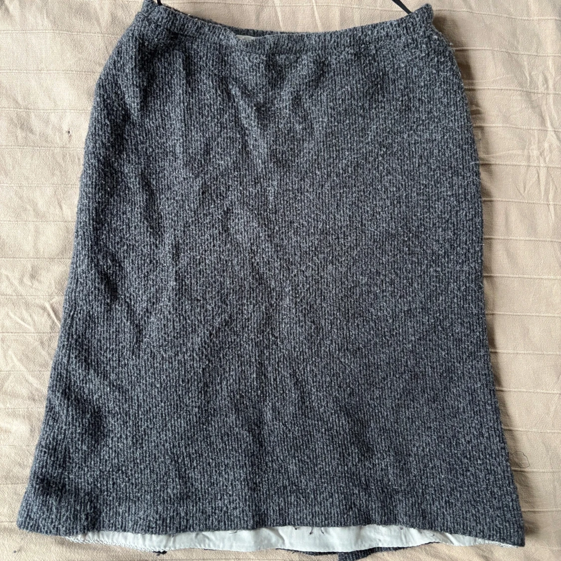 Grå stickad långkjol - 1