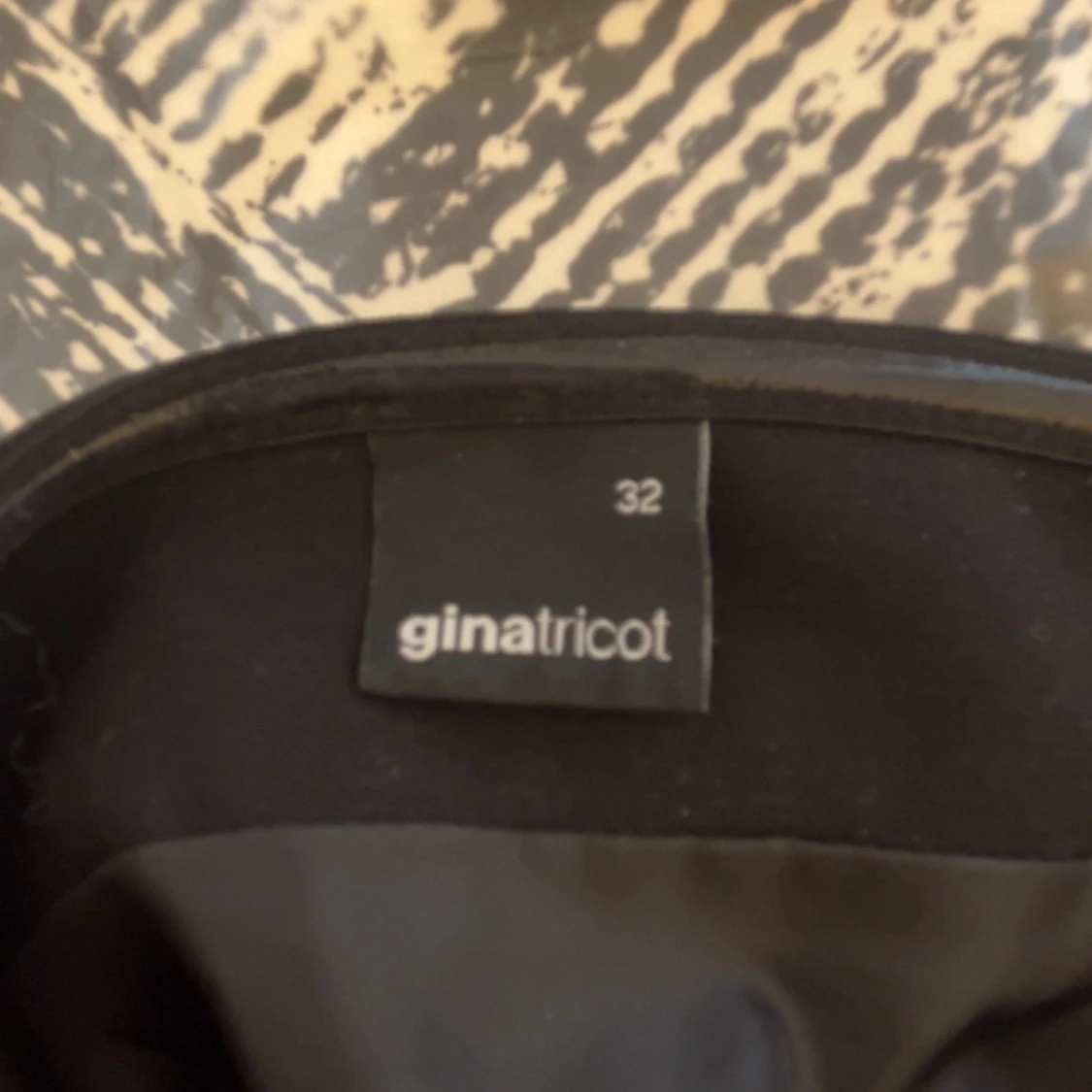 Svart tubtopp med knappar Gina Tricot!❤️❤️ - 3