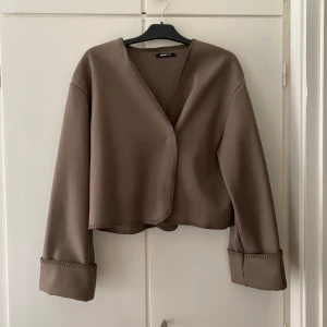 Höstjacka  - Så fin jacka som passar perfekt nu till hösten från Gina Tricot💗 Storlek S