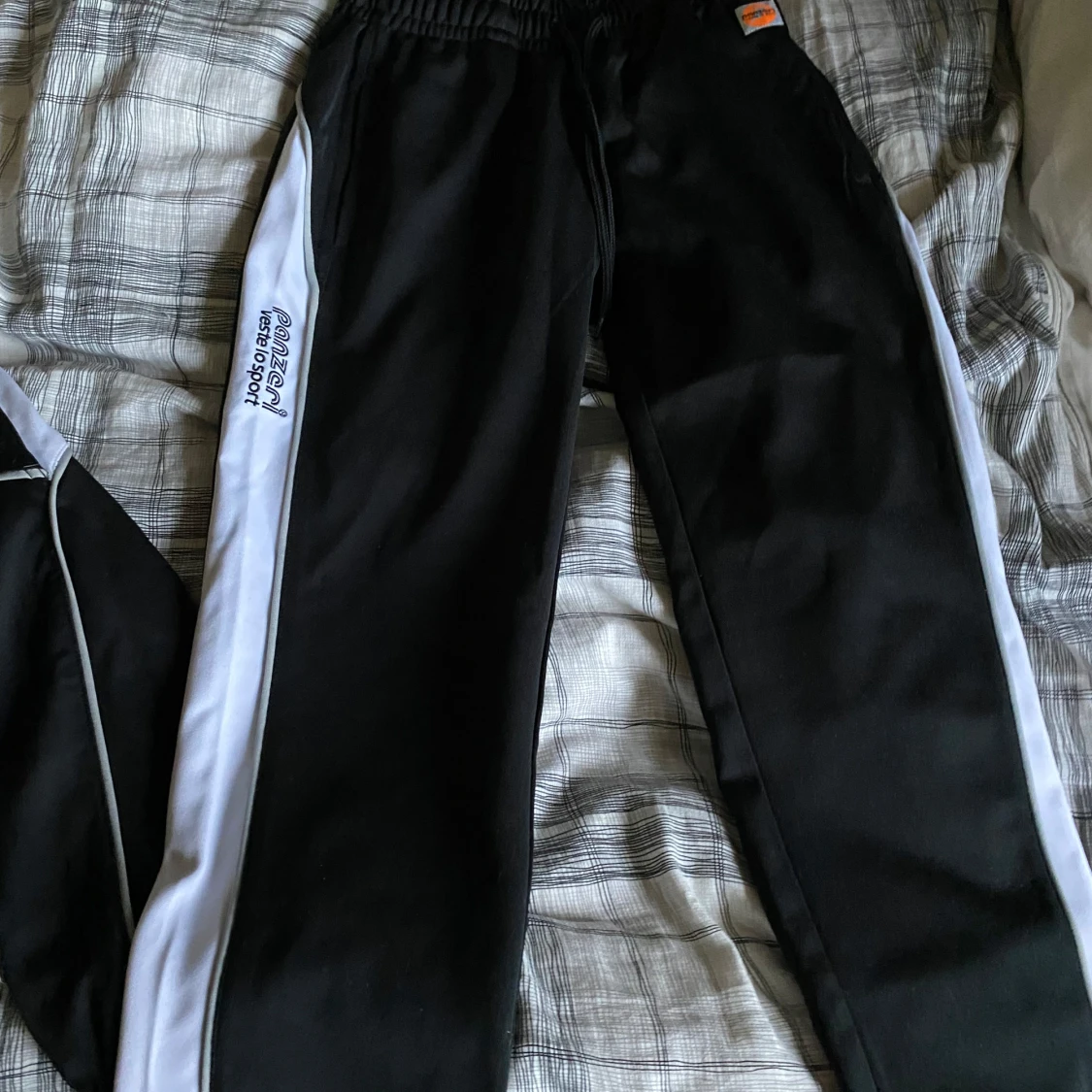 Svartvit träningsväst från ZENI - 1