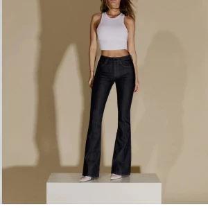 Avora jeans - SÅ snygga jeans från Avora, som nya! Helt slutsålda. Nypris 1600 kr