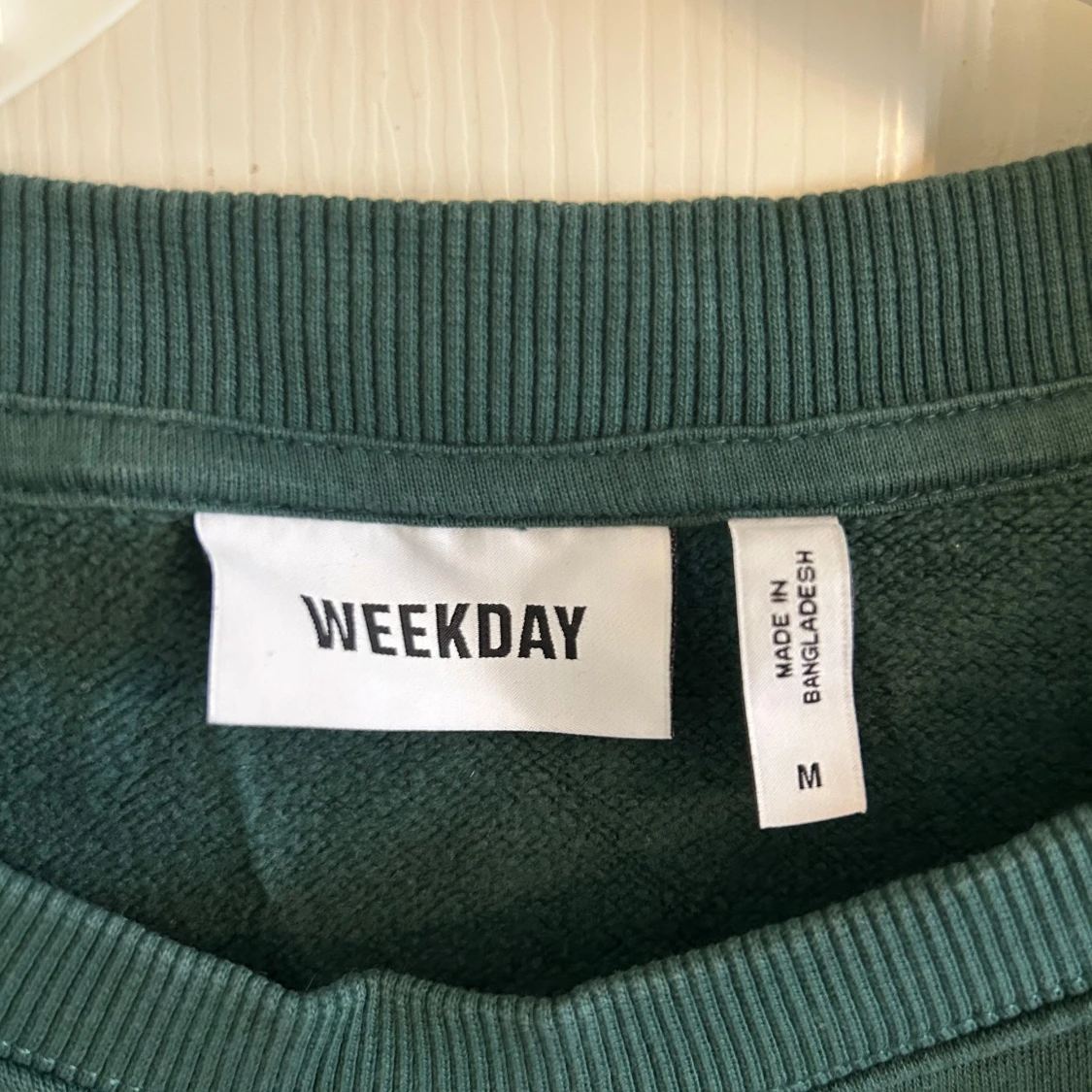 Grön sweatshirt från Weekday - 2