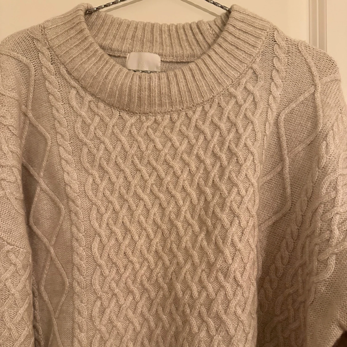 Beige croppad stickad tröja H&M - 1