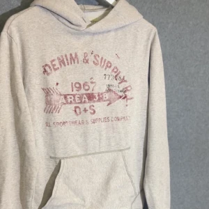 Ralph Lauren hoodie - Ralph Lauren Denim & Supply hoodie | Nyskick | Vädligt eftertraktad modell | Vintage effekt från fabriken | Fraktas samma dag 🚚📦| Äkthetsgaranti ingår 👍| Kontakta vid fler frågor eller funderingar ✔️