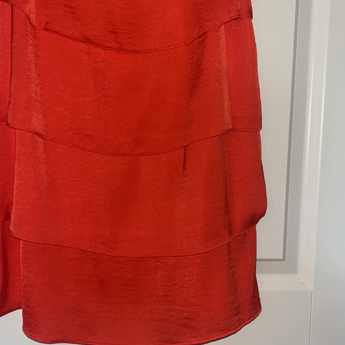 Röd volanglinne från Mango - 3