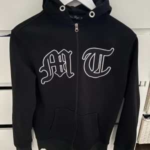 Tuttolente hoodie - Tuttolente hoodie i bra skick storlek S.