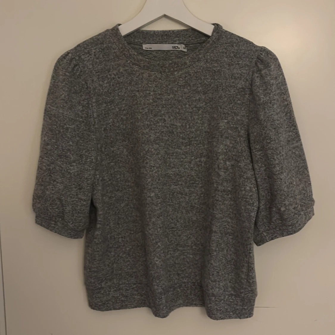 Grå stickad tröja från 157