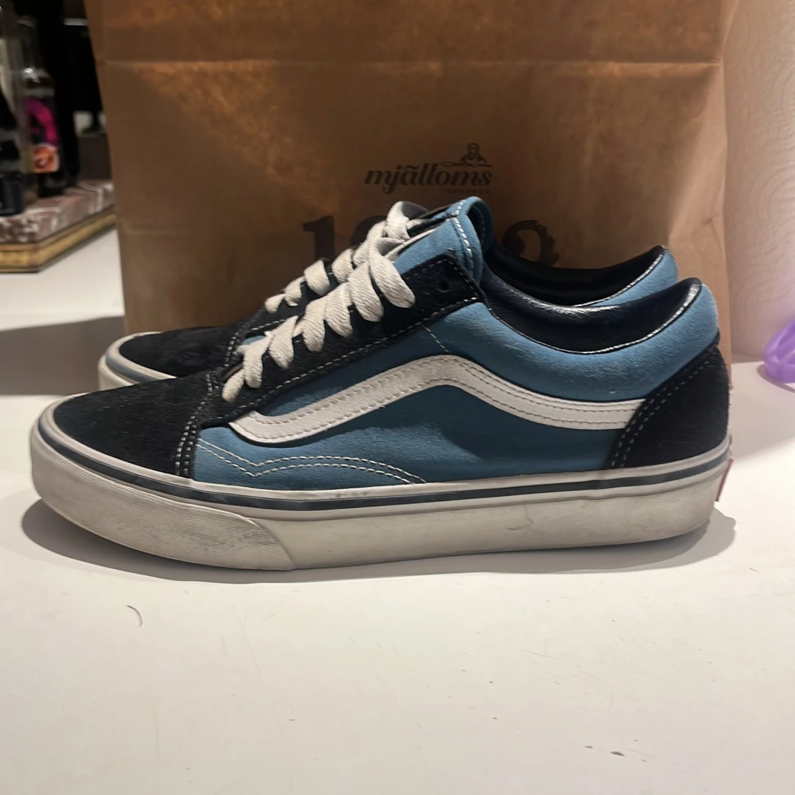 Blå och svarta Vans Old Skool sneakers