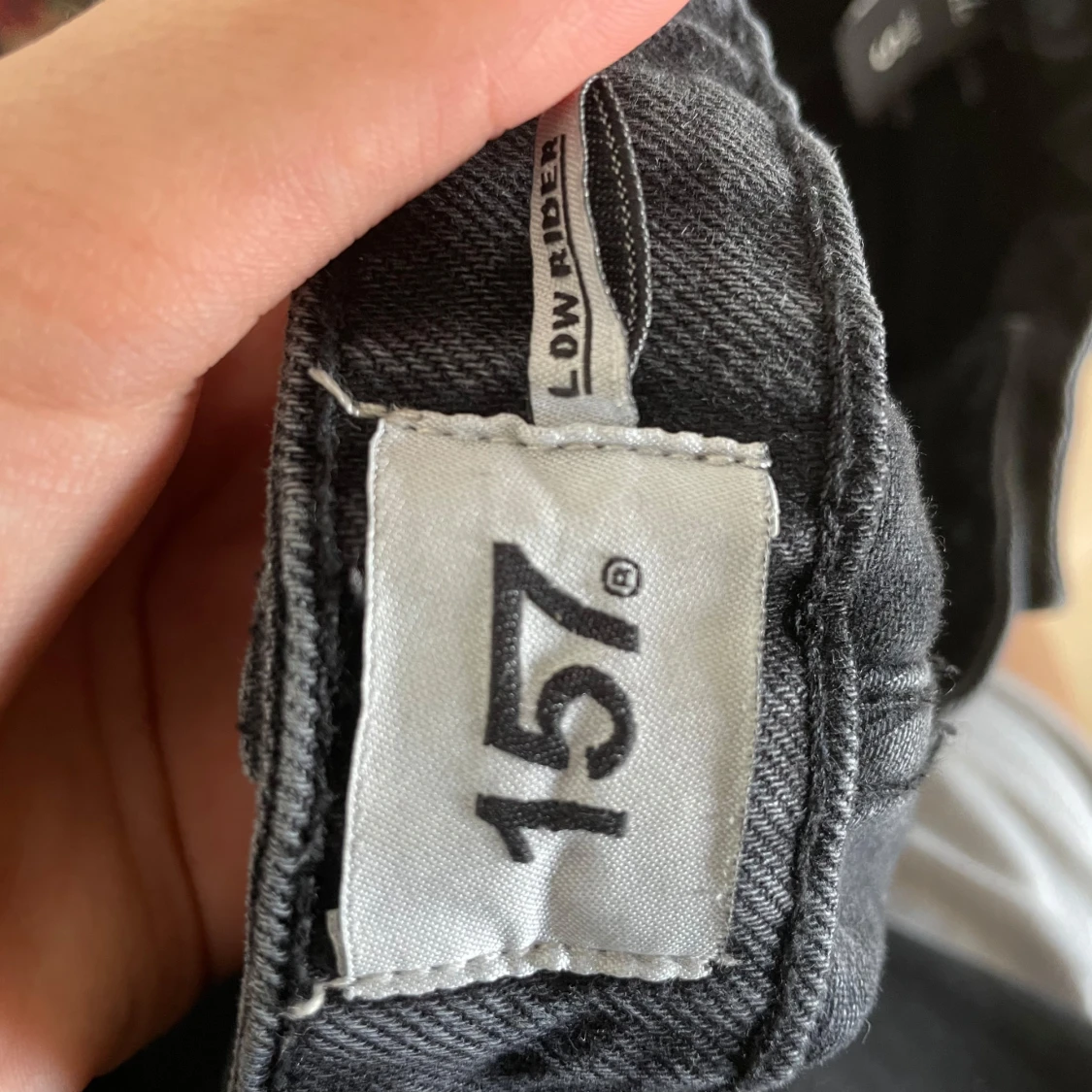 Svarta low rider jeans från 157, S - 2