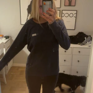 Mörkblå sweatshirt från patagonia  - Mörkblå sweatshirt från Patagonia. Superskön!