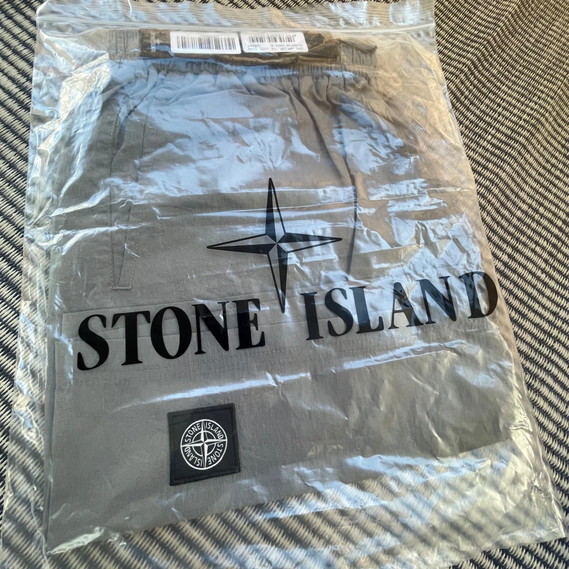 Grå shorts från Stone Island - 1