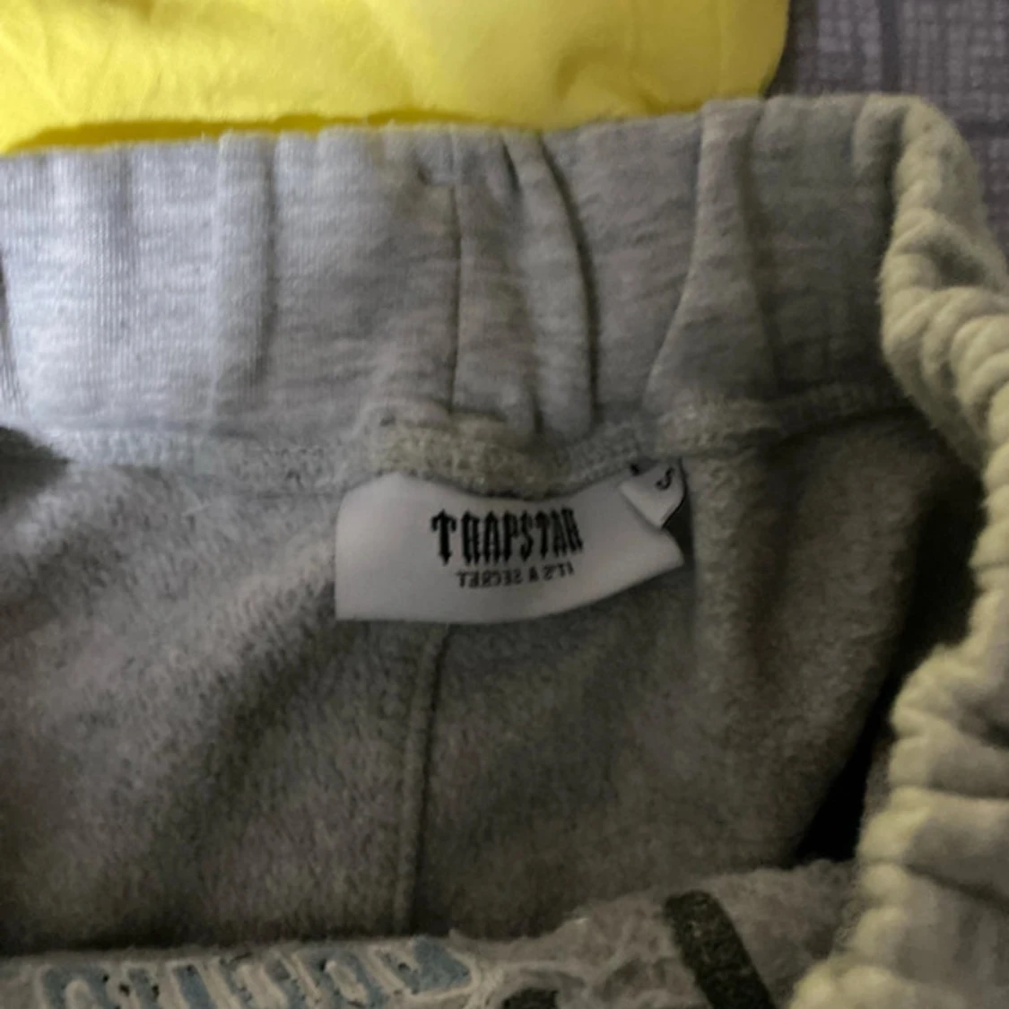 Gråa Trapstar hoodie  mjukisbyxor  - 3