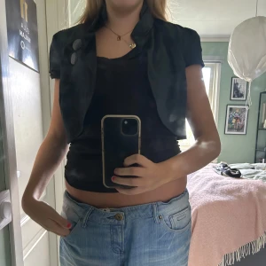 Mörkgrön bolero - Mörkgrön bolero, storleken är lite oklar men skulle säga att det är en S eller M💗