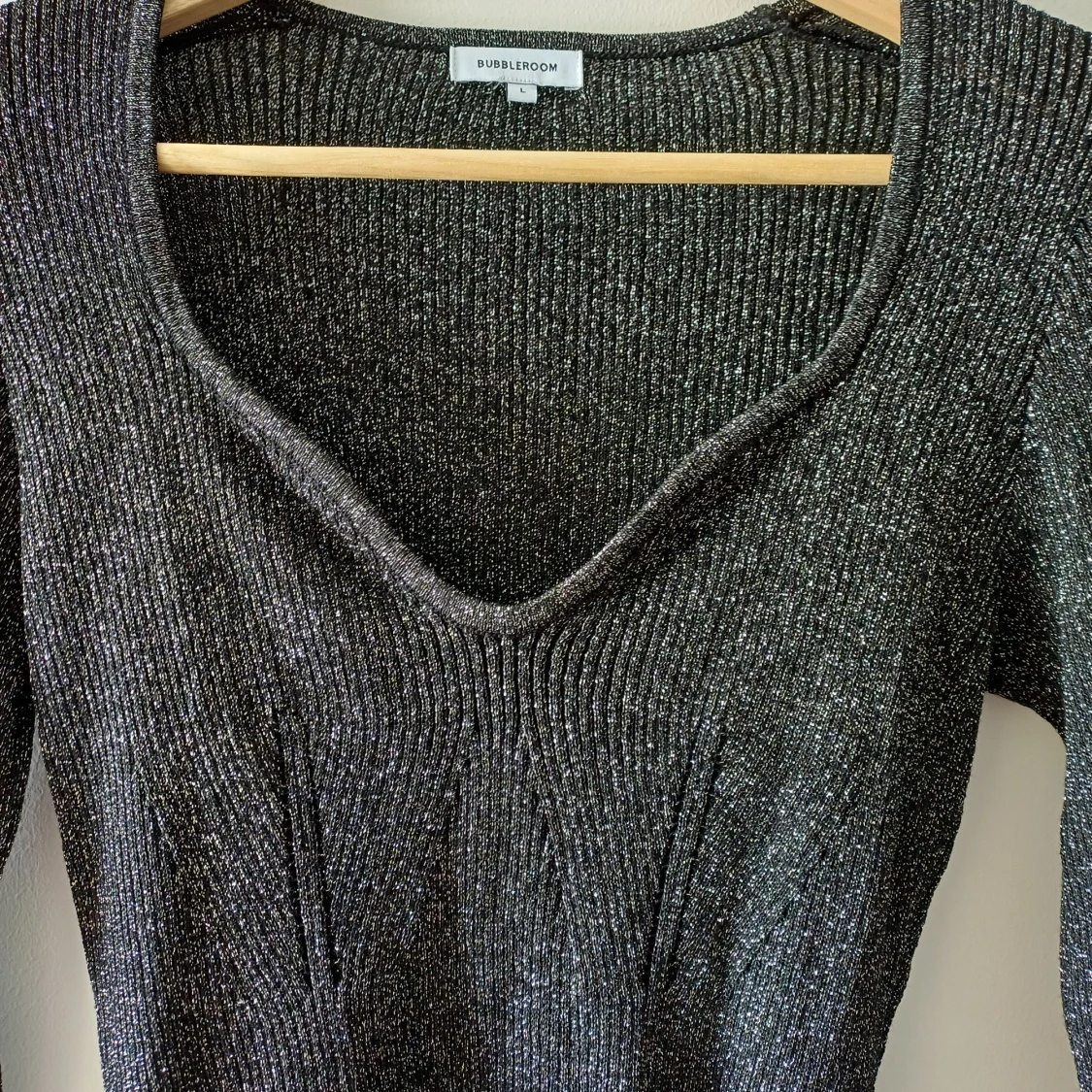 Glittrig svart ribbad tröja Bubbleroom - 3