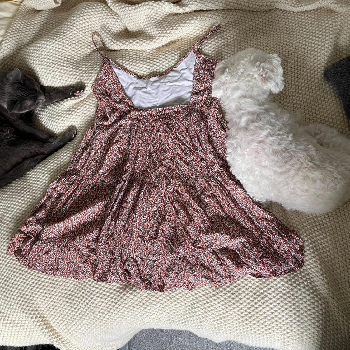 Blommig kort sommarklänning - 1