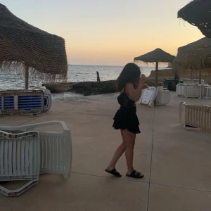 Svart volang kjol  - Säljer denna svarta kjolen i storlek S💖