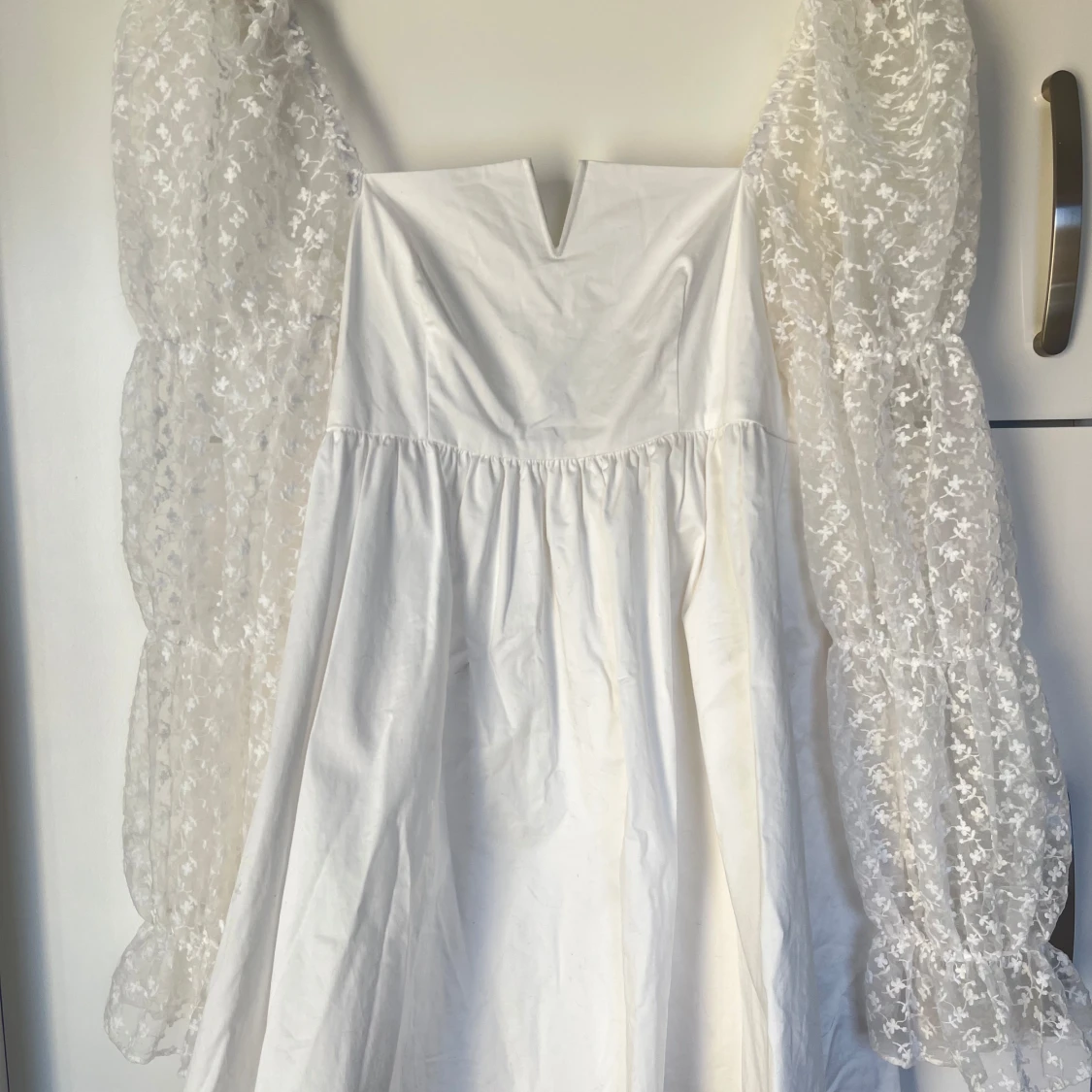 Vit klänning från Labelrail x Collyer Twins