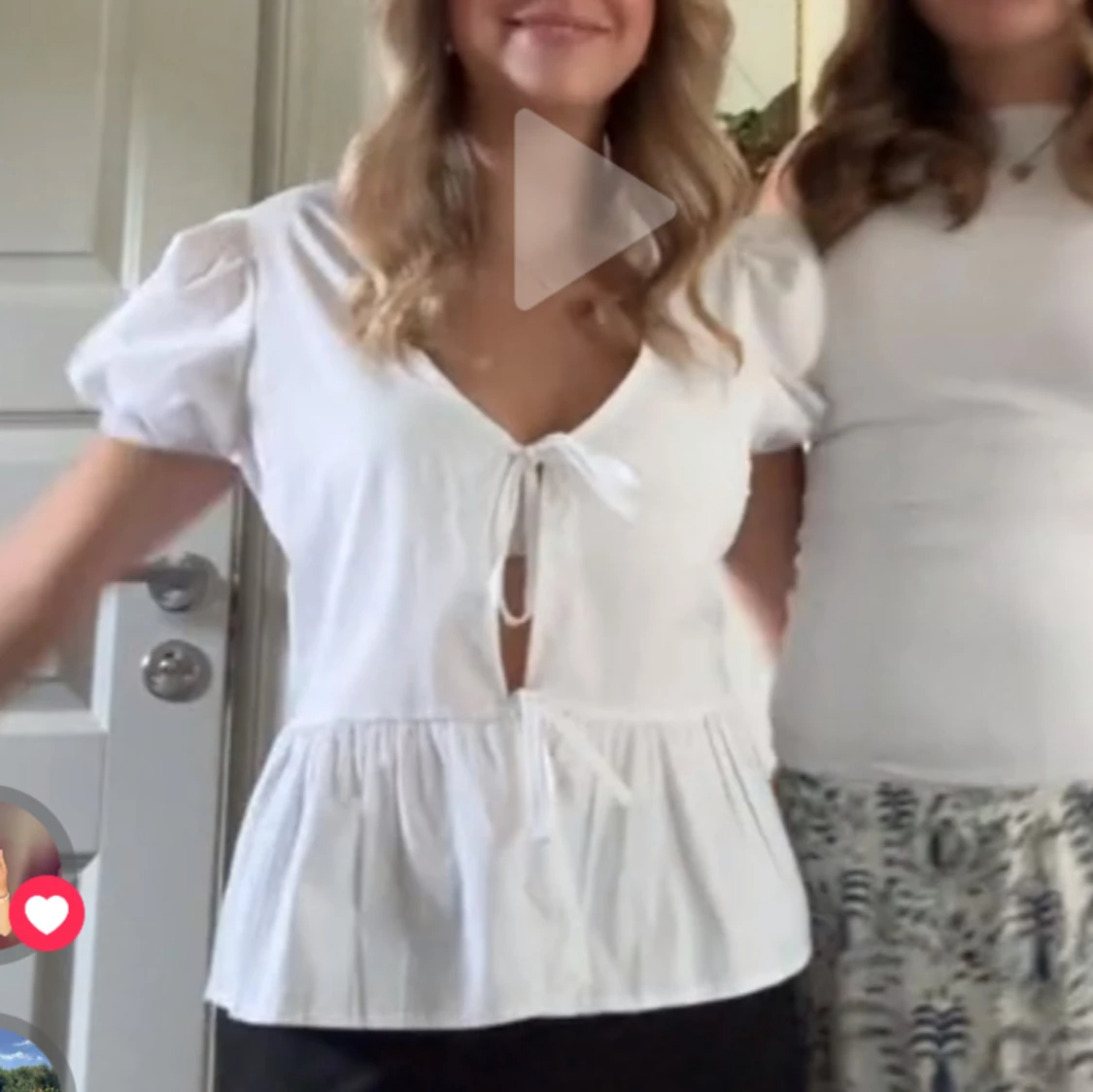 Vit blus med knytning - 1