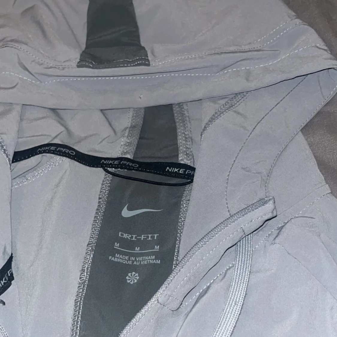 Grå vindjacka från Nike - 1