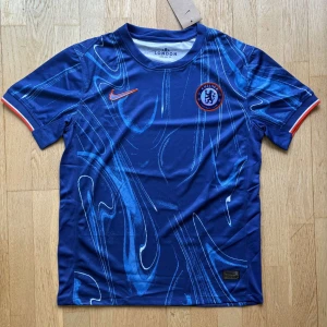 Chelsea hemma 24/25 tröja🔵 - Chelsea hemma 24/25. Perfekt inför sommaren🔵🌠