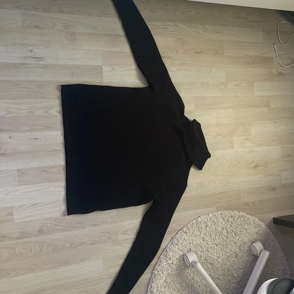 Svart polotröja från Jacqueline de Yong