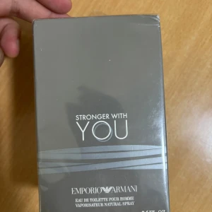 Parfym - Eau de toilette med modern och maskulin doft, perfekt för dig som gillar eleganta och fräscha toner.