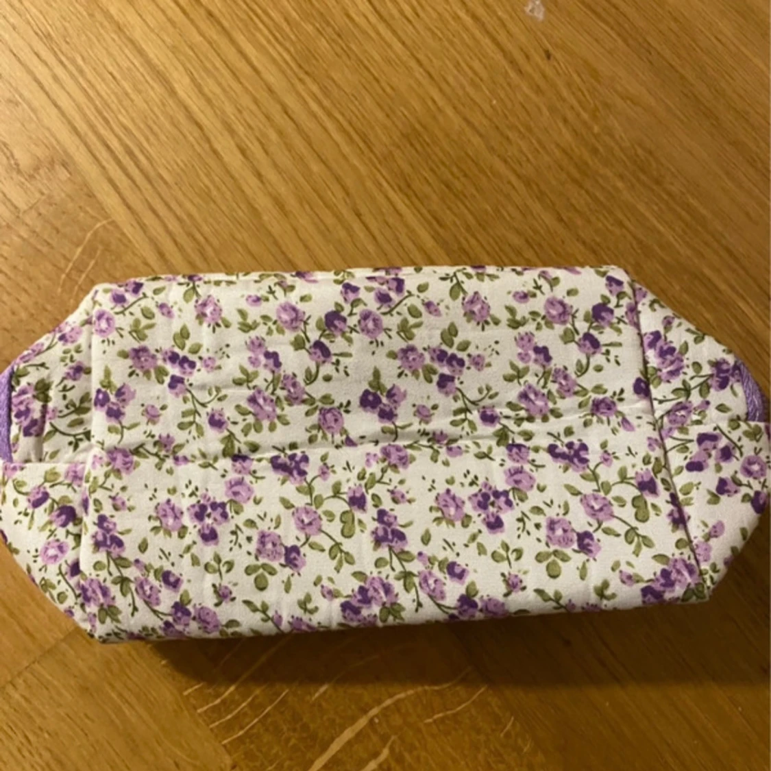 Blommig liten necessär med dragkedja