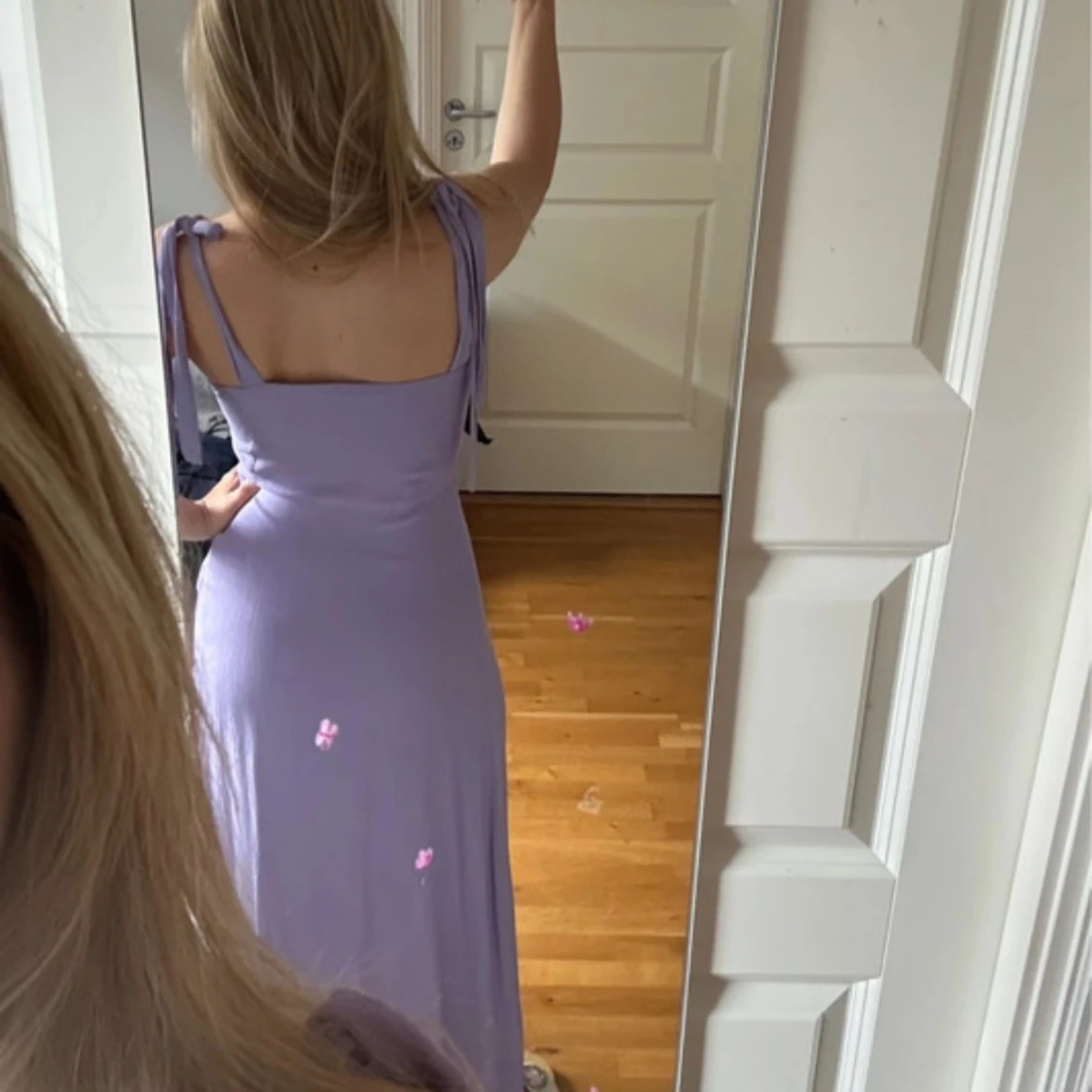 Lila långklänning med knytband NA-KD - 1