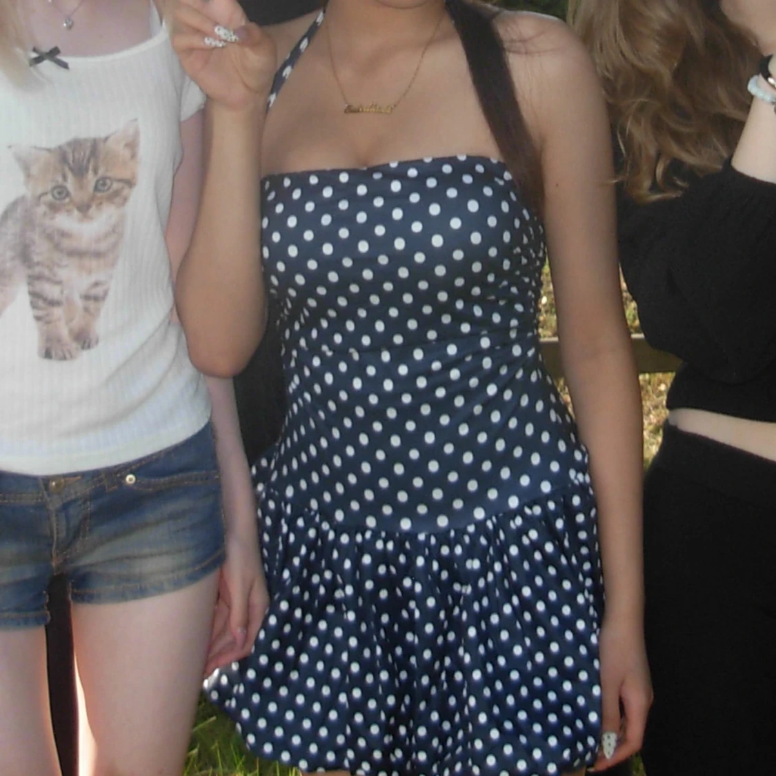 Marinblå prickig kort klänning