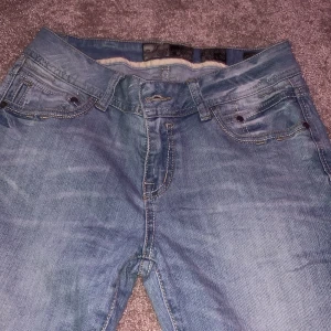 snygga jeans y2k - jag har aldrig använt dom, dom är för småa, de är typ s/m 