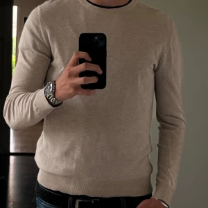 Tröja Jack & Jones - Tröja från Jack & Jones. Tunn och i bra skick, storlek S!