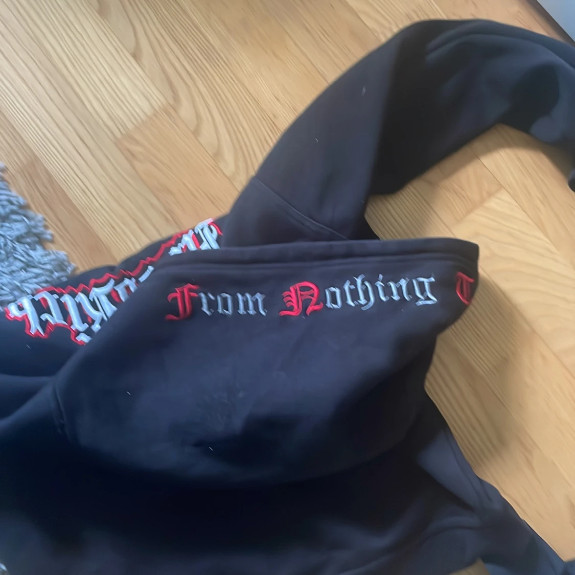 Svart Hoodrich hoodie med brodyr - 2