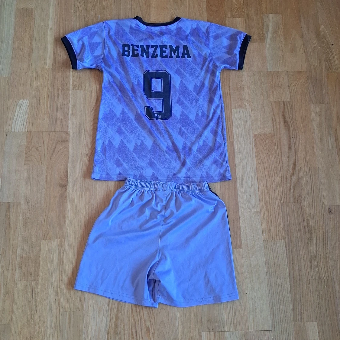 Real Madrid Benzema matchställ strl 12 "145-160" - 1