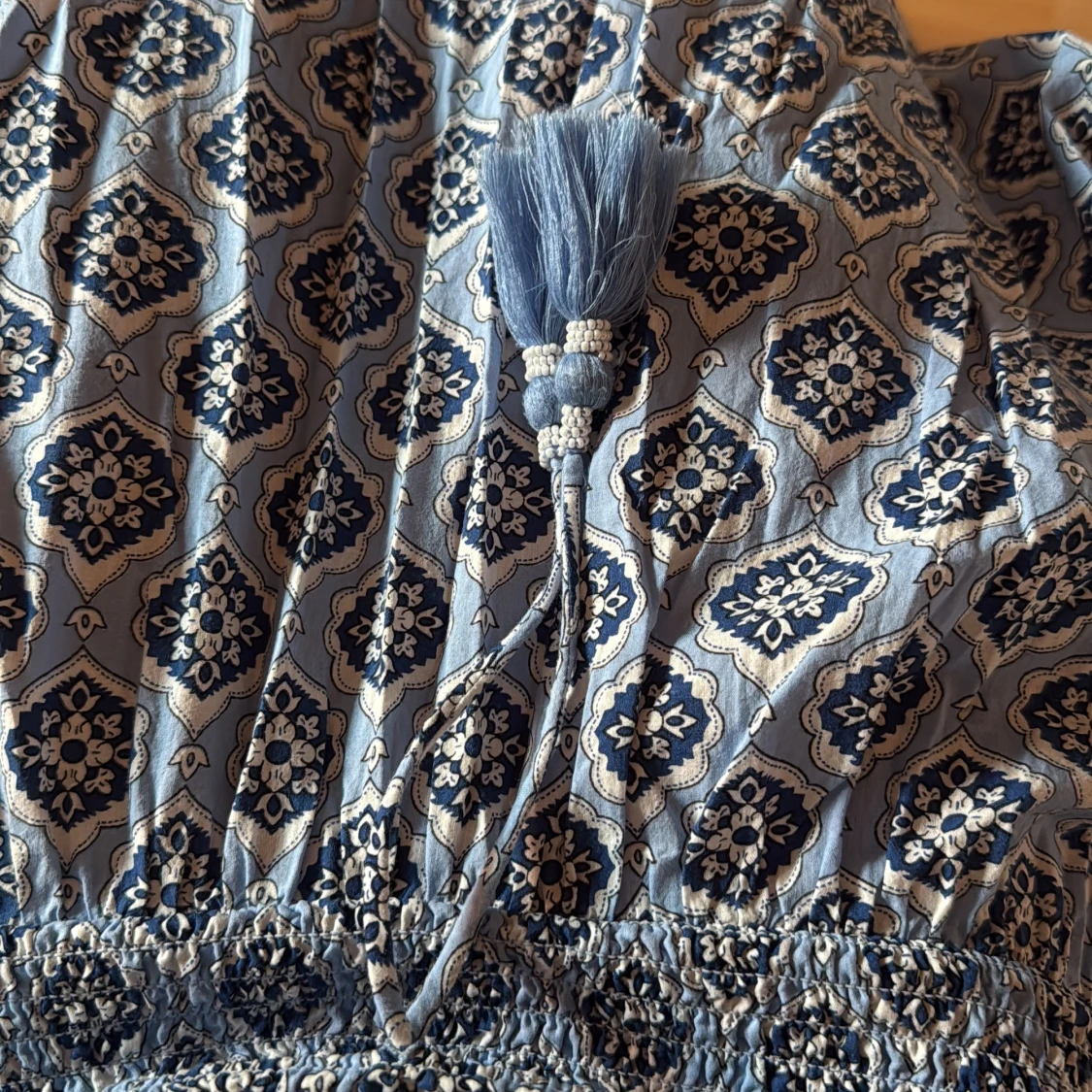 Blå långkjol med mönster och snörning - 3