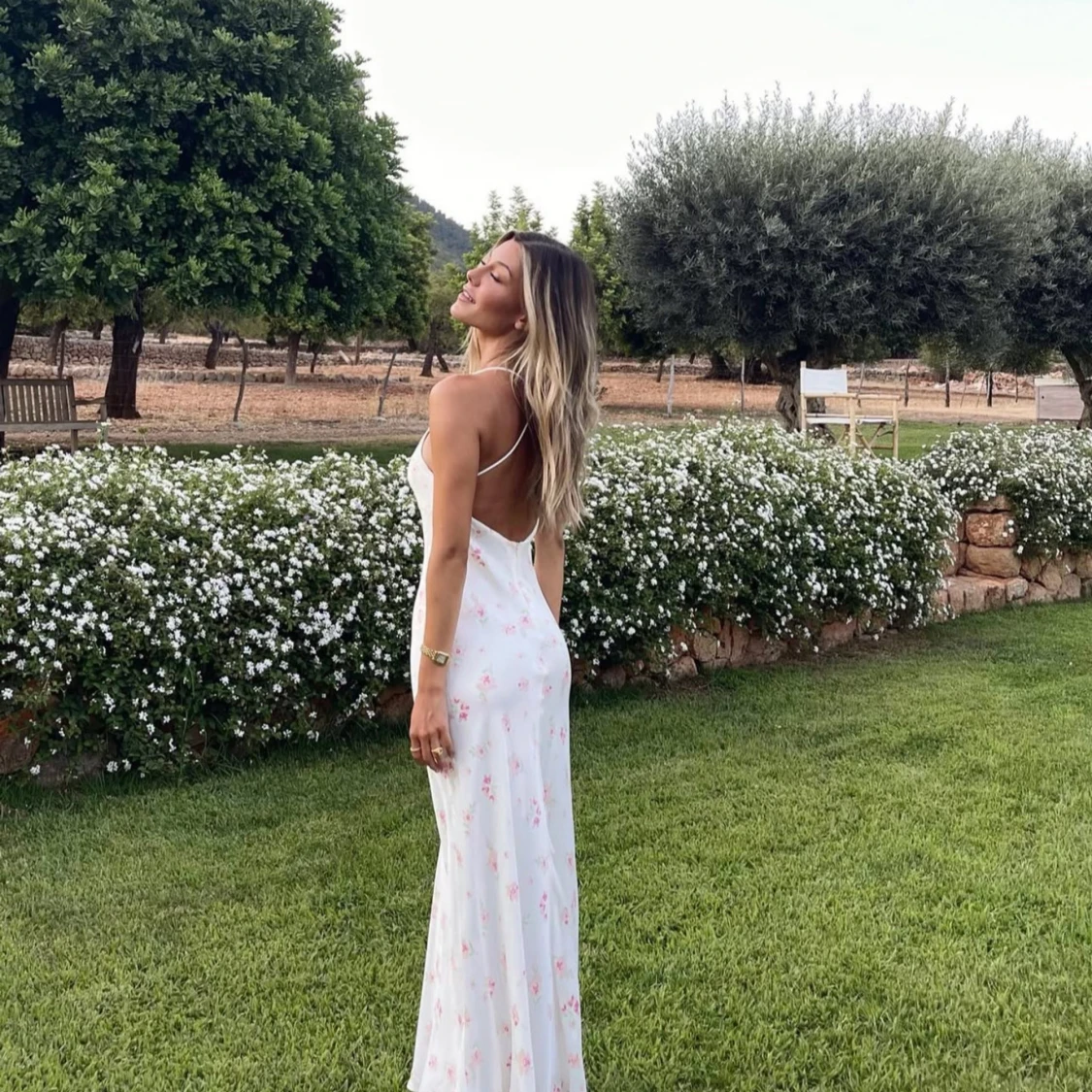 ZARA OMBLOGGAD Bianca Vit långklänning med blommigt mönster - 2