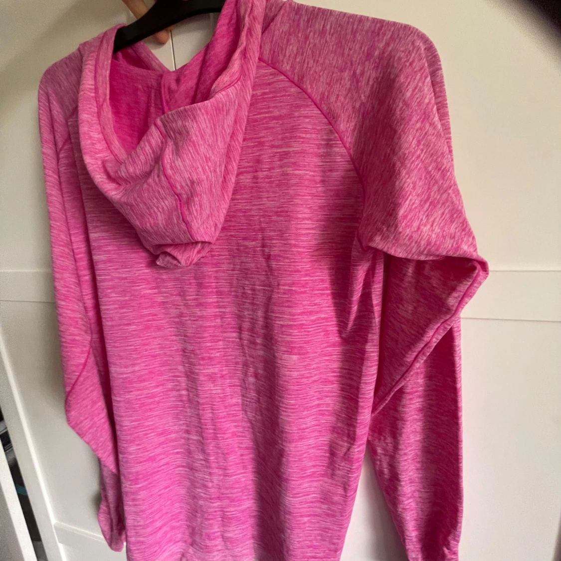 Rosa hoodie med huva i storlek L - 1