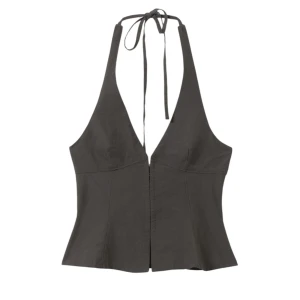 Halterneck topp weekday  - Supersnygg mörkgrå halterneck korsettopp från Weekday med djup v-ringning och knyt i nacken. Toppen är figurnära med lätt utsvängd nederkant och små stålspännen framtill. Köpte i början av sommaren och endast använt kanske tre gånger 🙏🏼☀️Köpt för 440kr