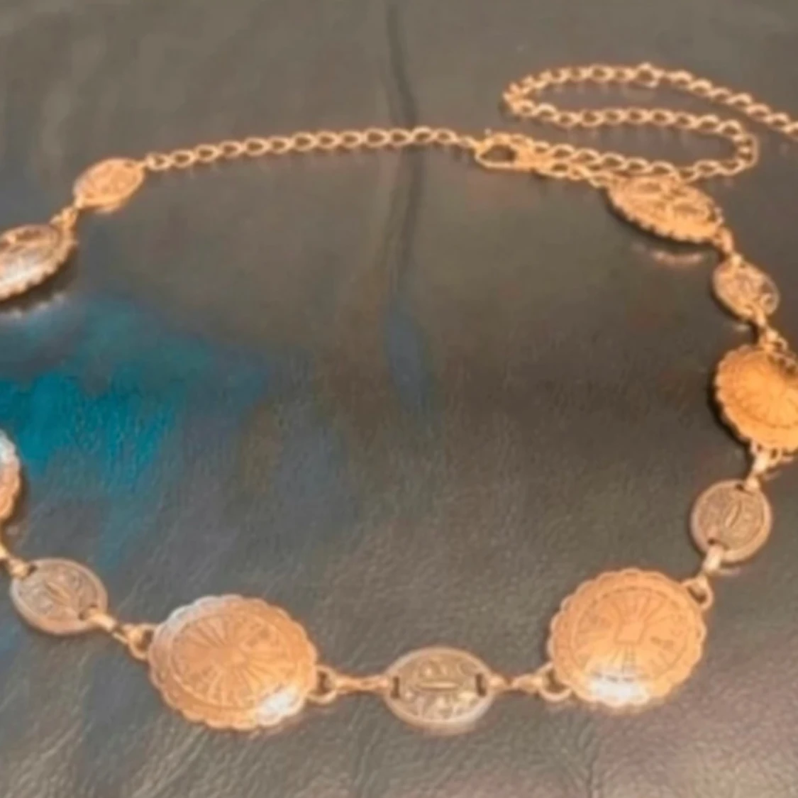 Boho kedjebälte med präglade medaljonger – retro, western & alternativ stil Nytt & oanvänt 