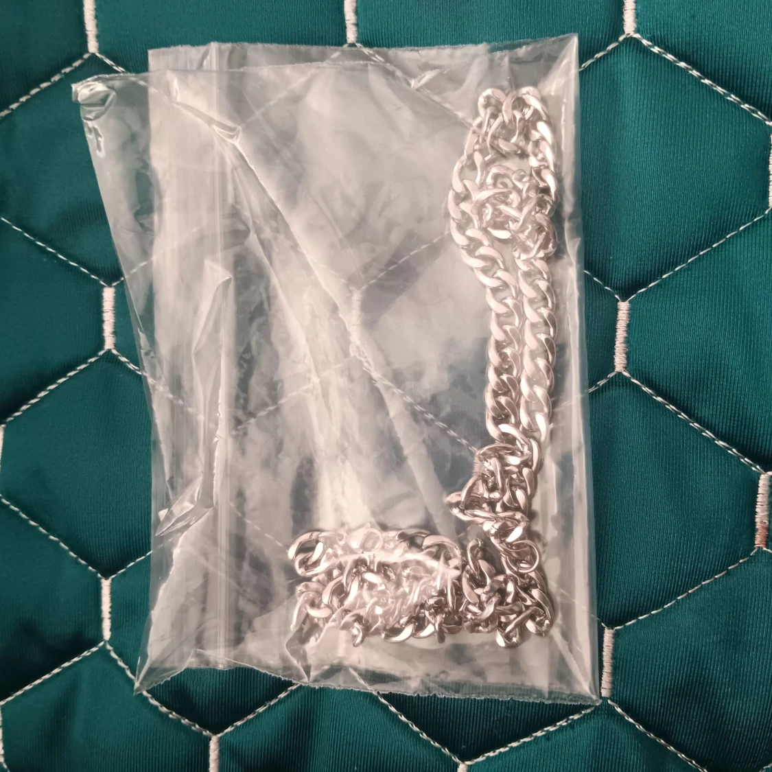 Kedjehalsband i silverfärg - 4