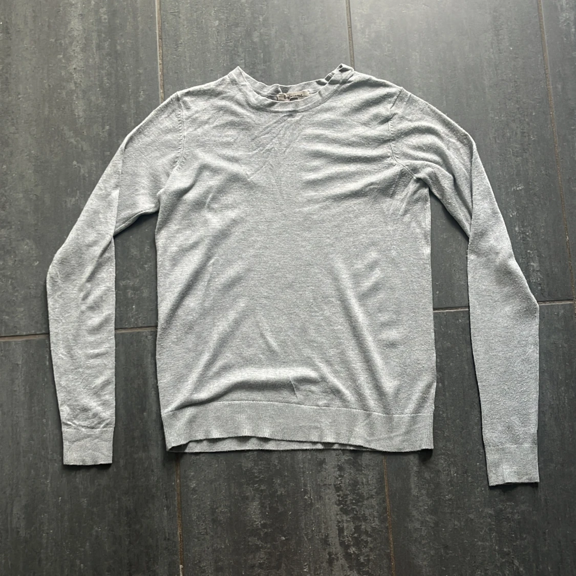 Ljusgrå basic tröja från Basic You