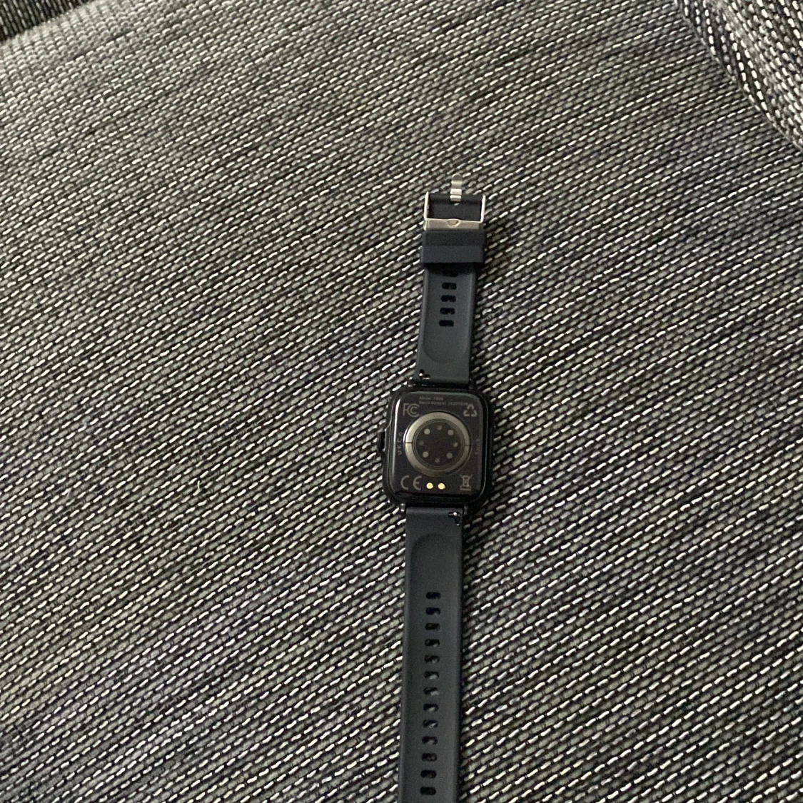 Svart smartklocka med silikonarmband - 3