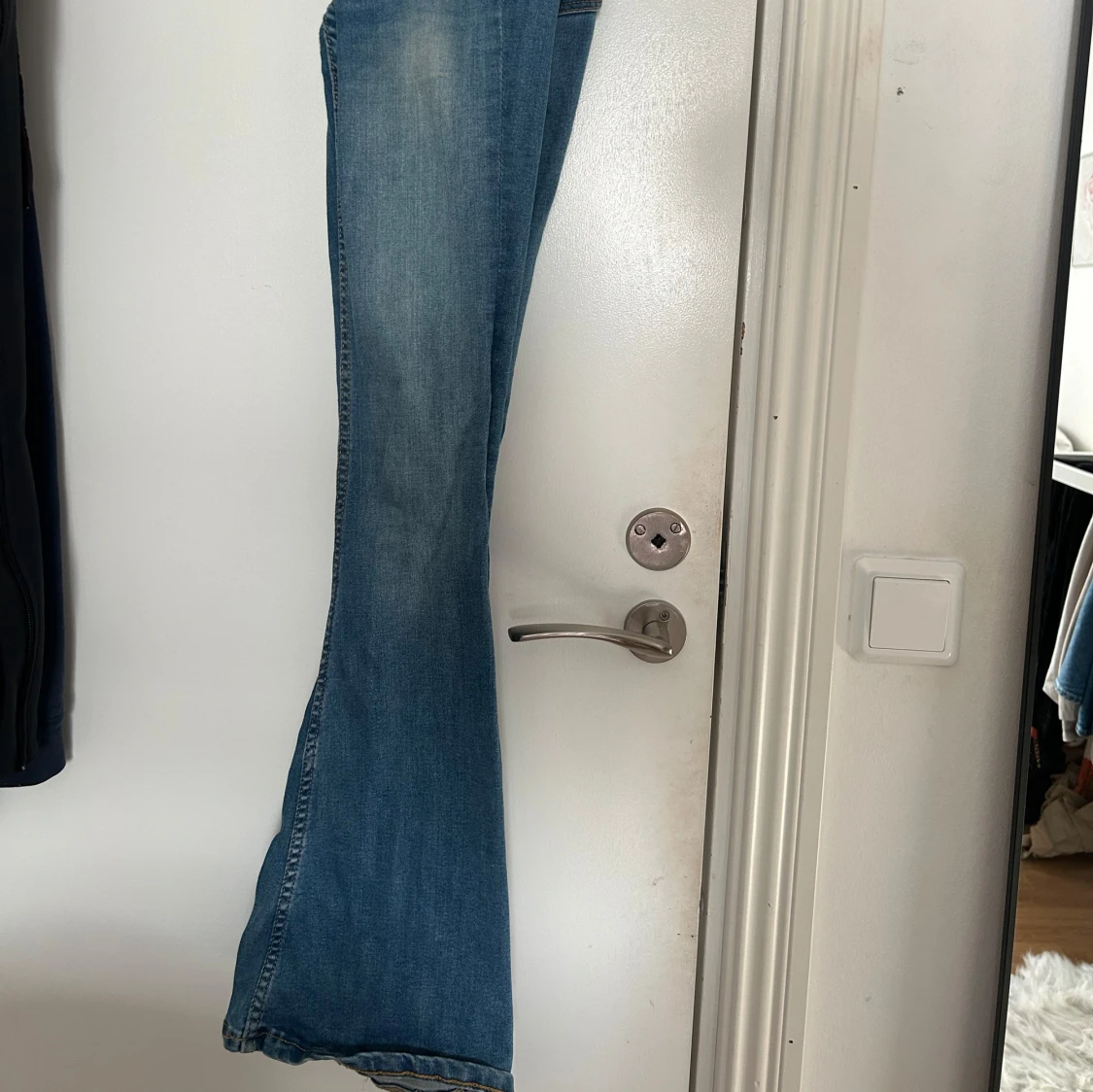 Blå bootcut jeans