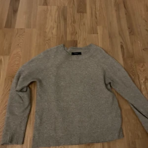 stickad tröja - En fin tröja inga skador