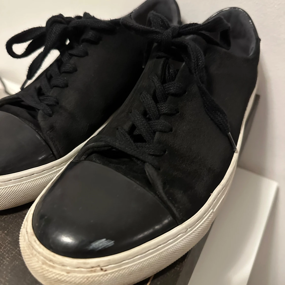 Svarta sneakers från Sneaky Steve - 3